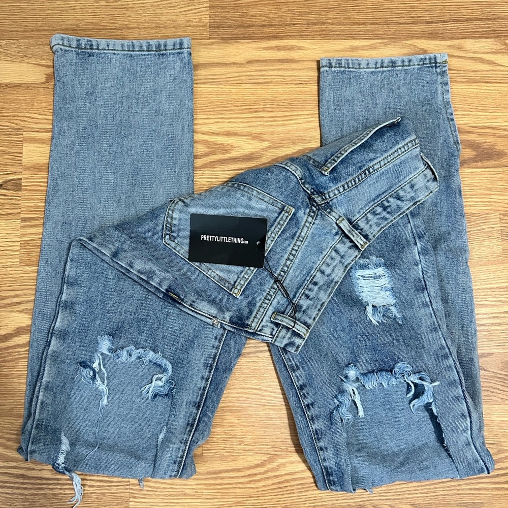 PrettyLittleThing Distressed Blue Jeans